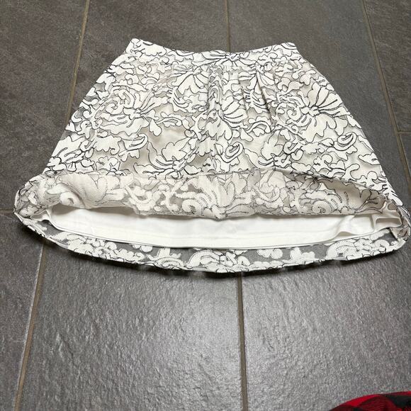 Buttons White Black Floral Embroidered Lace Overlay Feminine Mini Skirt Medium - Picture 3 of 8